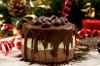 pastel-de-chocolate-para-navidad-esferas-regalos-adornos.jpg